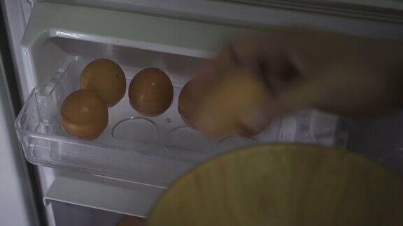 把鸡蛋放到冰箱里