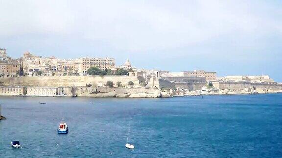 从圣安杰洛堡俯瞰地中海、瓦莱塔和马耳他岛船帆的时间间隔