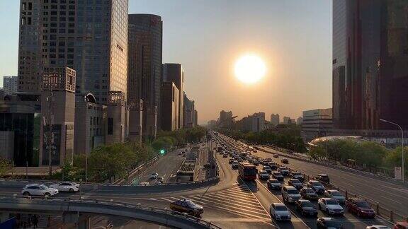 在北京CBD的主干道上行驶