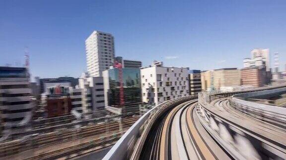 时光流逝穿梭于东京的通勤列车