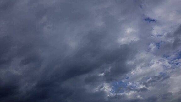 蓝色的天空变了深灰色的雨云收紧了时间流逝