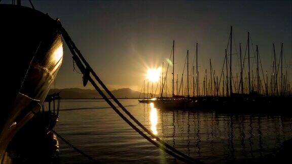 卡利亚里港口的日落