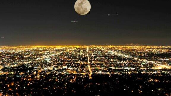 城市上空的月亮延时摄影