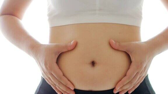 女人超重检查腹部脂肪
