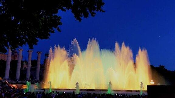 西班牙巴塞罗那的魔幻喷泉灯光秀