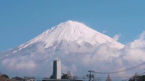 日本静冈县Fujinomiya市的富士山景色