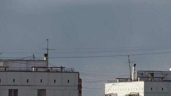 图中是Troitsk市住宅建筑的屋顶