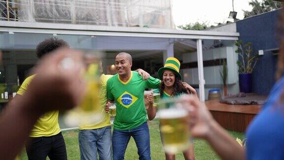 巴西体育迷在家庆祝