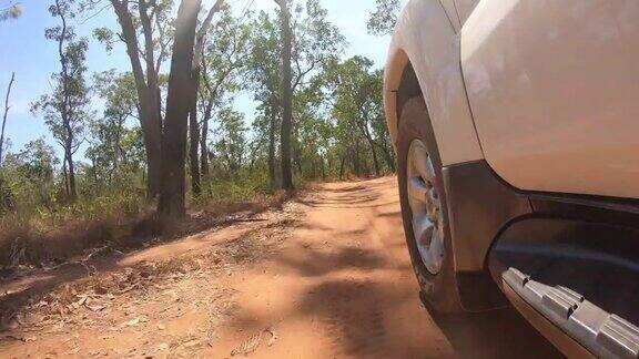驱车前往位于澳大利亚北部的利奇菲尔德国家公园的失落之城