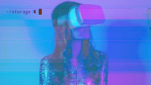 一个戴着VR头显的女人