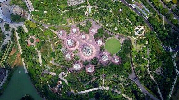 鸟瞰新加坡城市的格罗夫花园