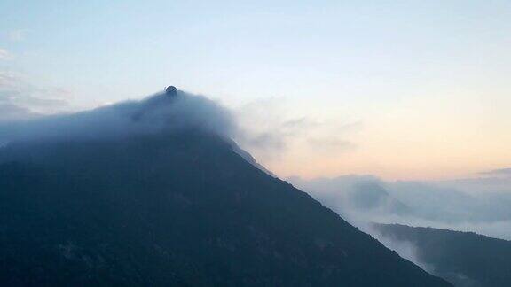 中国福建省福州市鼓山日出前的云海延时摄影