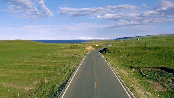 鸟瞰青海湖附近道路