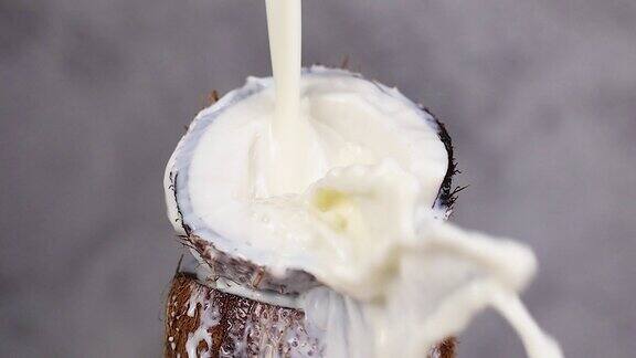 牛奶溅在半个椰子上的超级慢动作