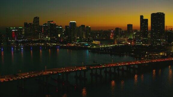 黄昏时迈阿密的鸟瞰图