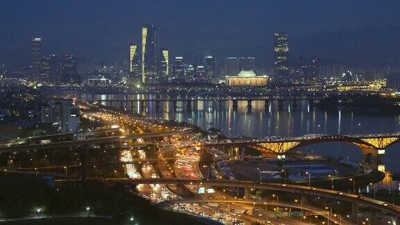 韩国首尔暮色中的城市景观