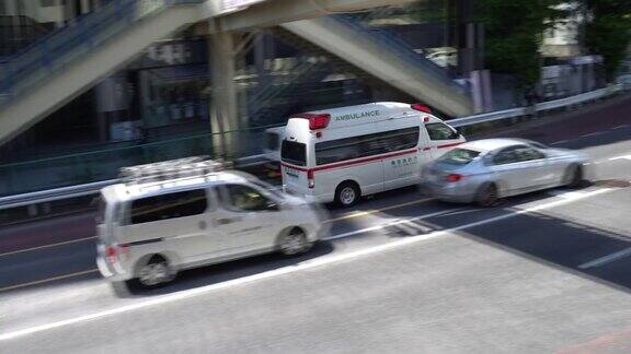 日本东京市中心的救护车