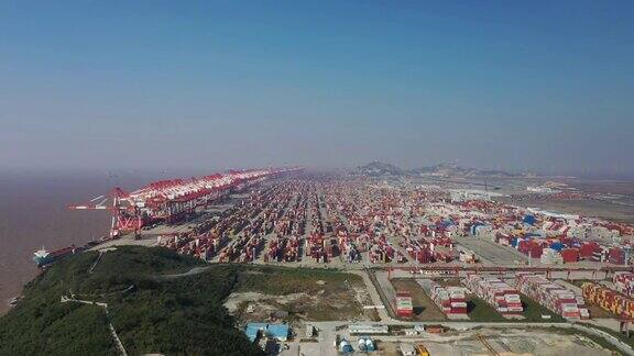 上海洋山深水港实时鸟瞰图洋山深水港是一个集装箱工业港口
