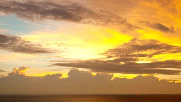 泰国普吉岛亚努伊海滩安达曼海的日落时间