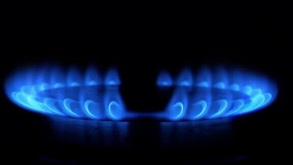 4K-在煤气炉上点燃蓝色火焰