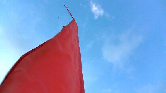 红旗迎风飘扬的慢镜头