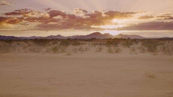 日落在雄伟的沙漠景观纳米比亚非洲