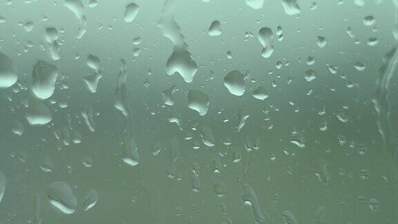 雨点滴在窗户上顺着玻璃流下来一个忧伤灰暗的秋天