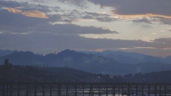 慢动作桥sangkaburi北碧府早晨美丽的日出
