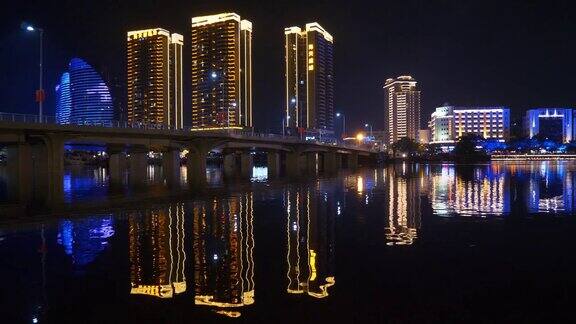 三亚市夜景时间灯火通明的滨江公寓楼全景4k中国海南