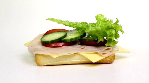 准备和吃一个三明治