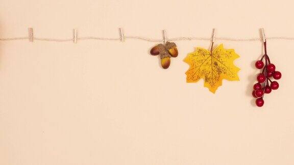 秋天的装饰品出现并挂在绳子上停止运动