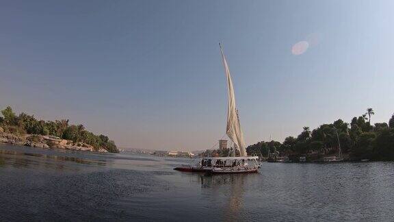 沿尼罗河航行的埃及小帆船