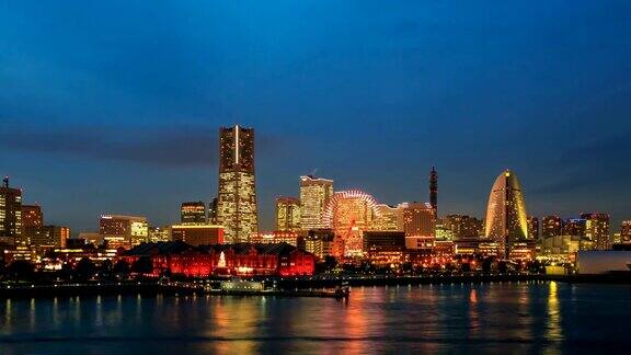 日本横滨湾的暮色
