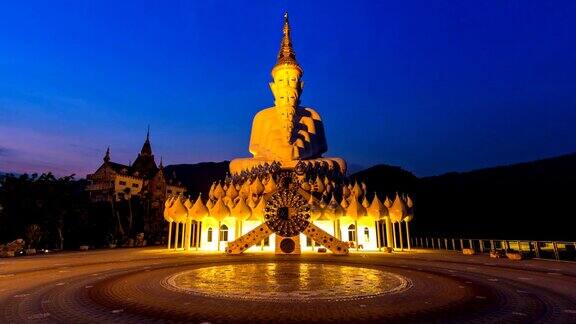 泰国碧差汶佛寺旅游景点