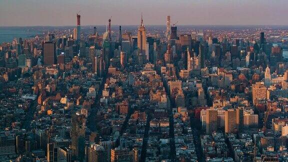 延时:鸟瞰图的纽约市市中心日落黄昏