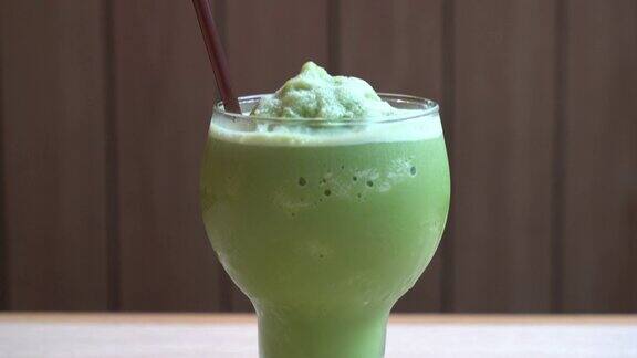 绿茶冰冻饮料”