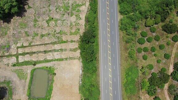 泰国乡村道路和山脉的鸟瞰图