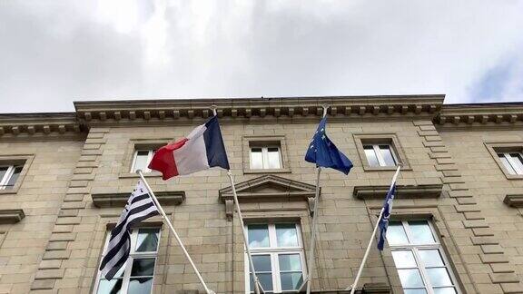 法国国旗以及欧洲和布雷顿的国旗