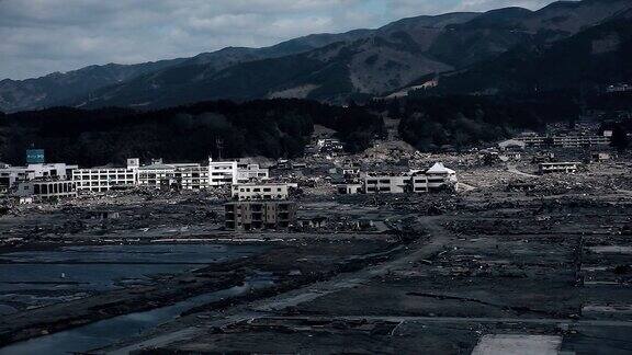 日本福岛2011年3月11日:海啸过后城市被毁房屋废墟随处可见