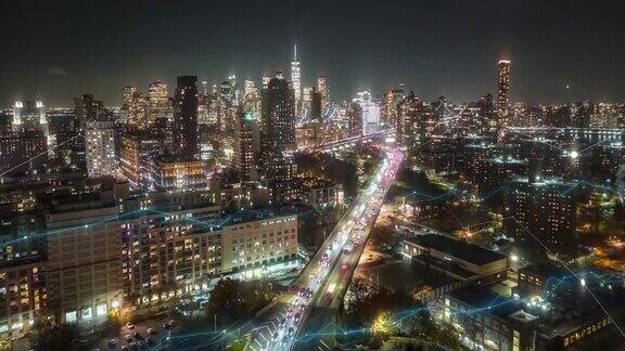 夜间大都市的航拍全景超延时镜头多车道高速公路上交通拥挤数字线条和图表分析收集到的数据视觉效果纽约美国