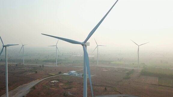 近距离风力涡轮机农场的一个风车缩小
