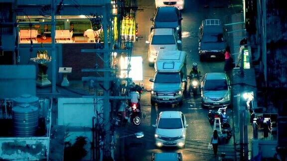 亚洲城市夜晚繁忙的街景