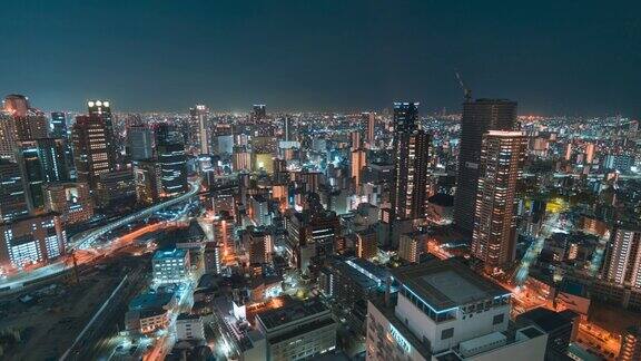 在日本从黄昏到夜晚的高峰时间大阪城市日落