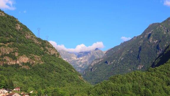 法国比利牛斯山脉山顶云朵的时间流逝