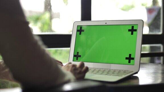 绿色屏幕笔记本电脑