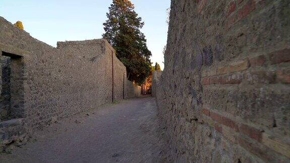 意大利庞贝古城废墟内的走廊