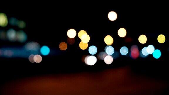 夜间交通灯抽象散焦背景