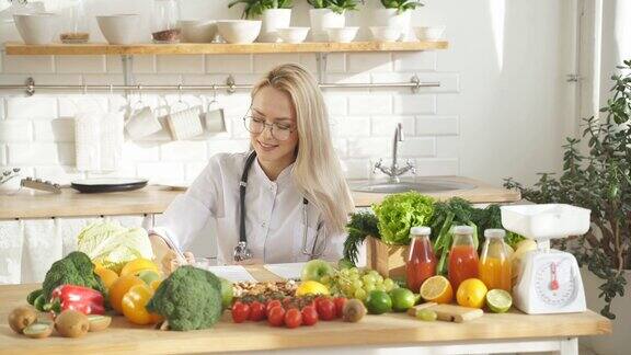 营养学家为健康饮食计划编制了一份蔬菜食谱