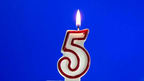 五号五岁生日蜡烛燃烧