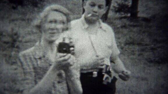 1939年:摄影师将胶片摄影机对准电影摄影师